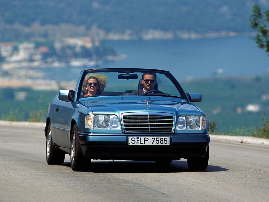  Mercedes-Benz E220 Cabriolet 1993 года  (фото 23 из 27)